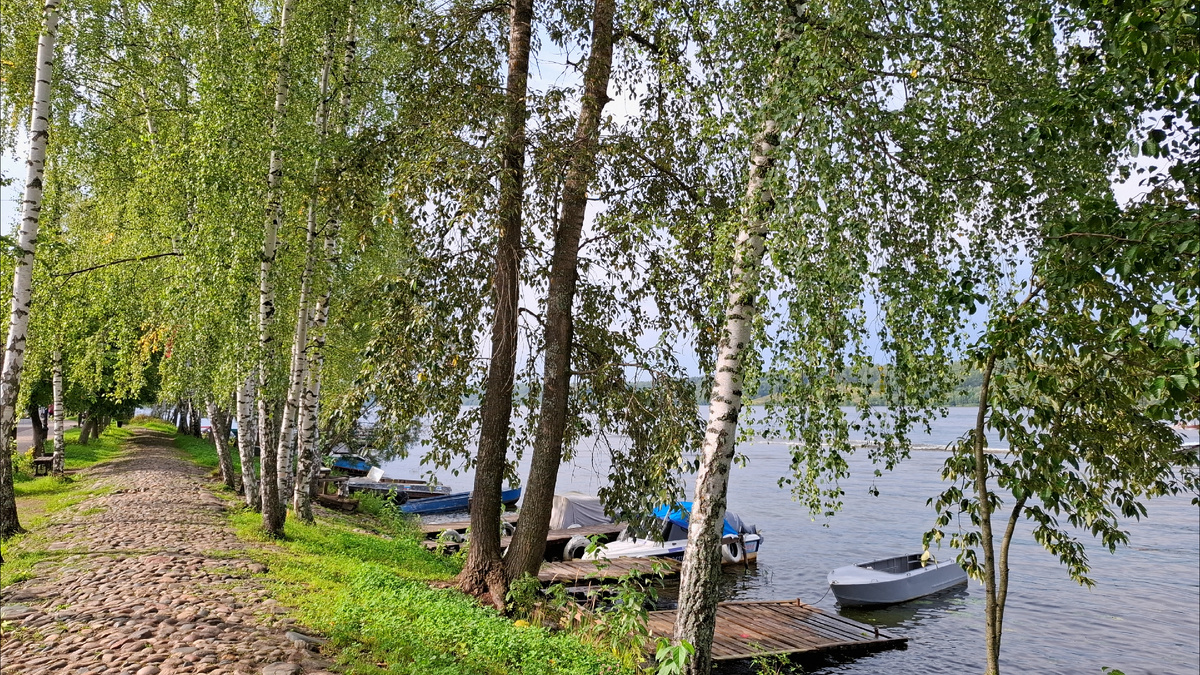 Набережная в Плёсе 