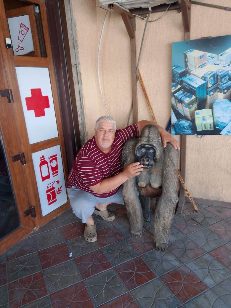 - ...а я нашёл другую,хоть не люблю,но целую.Но когда её обнимаю, все равно тебя вспоминаю...😔