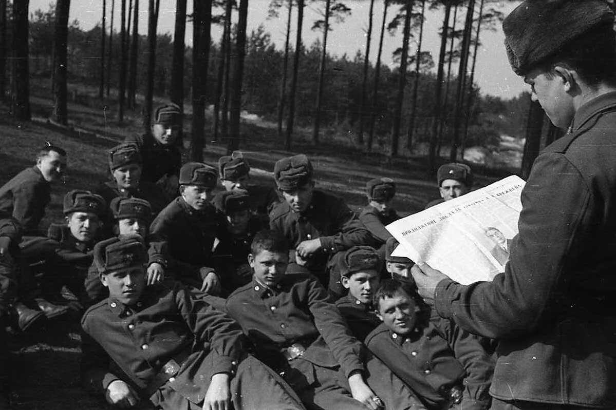 сразу видна работа замполита...