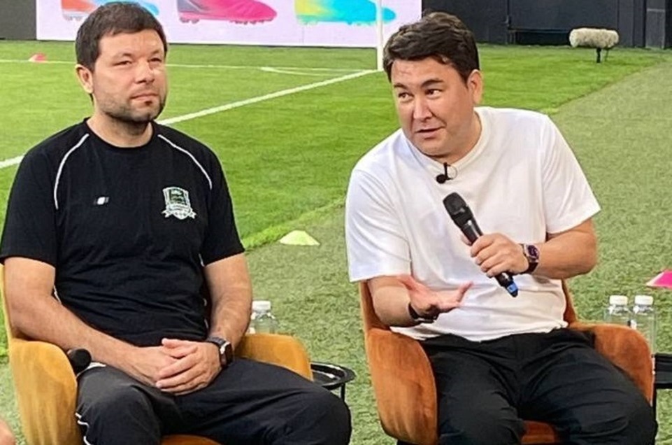    Главный тренер ФК "Краснодар" Мурад Мусаев и комик Азамат Мусагалиев. Гарик АРОЯН