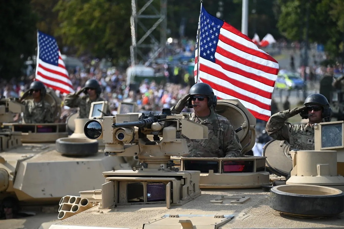 Американские танки на военном параде в Варшаве. Источник фото: the-warsaw.pl