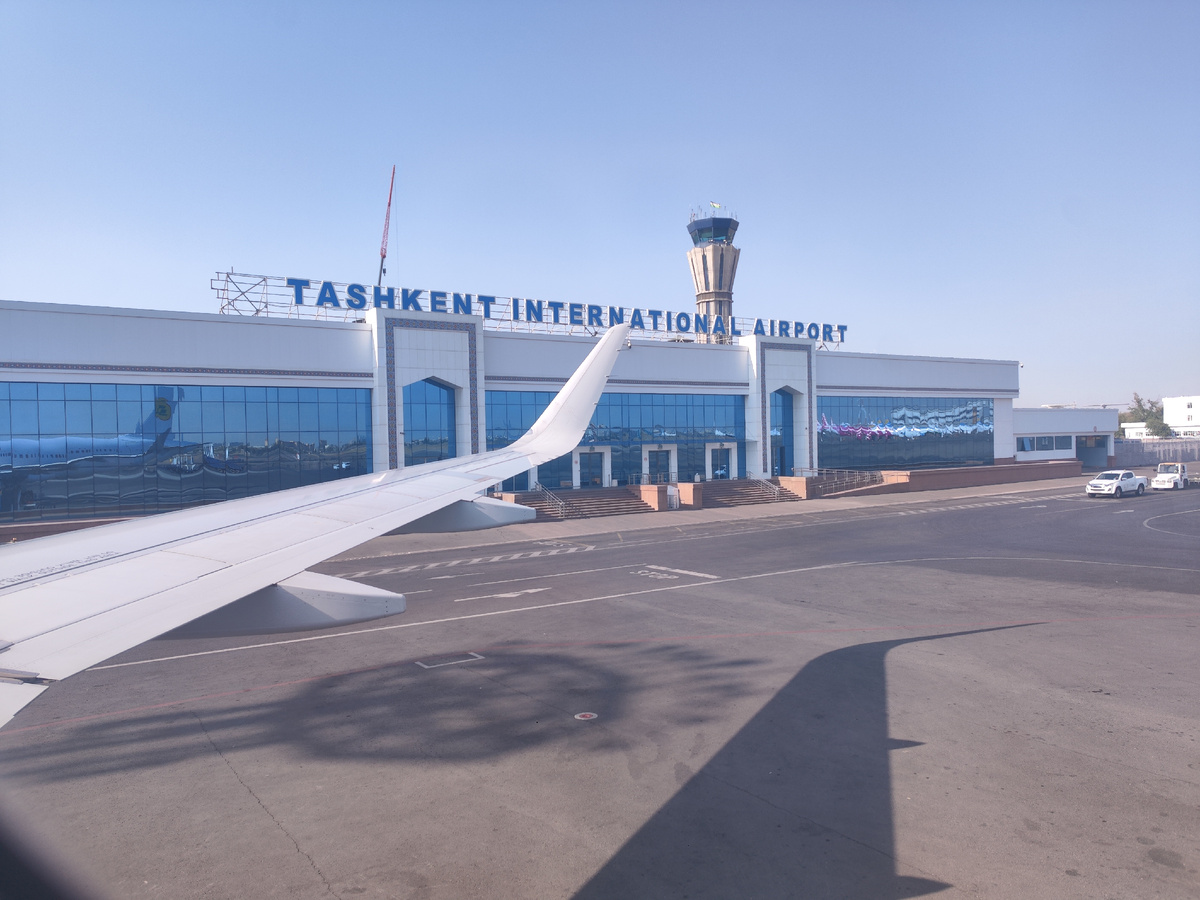 Аэропорт Ташкента встретил по настоящему летней погодой, +35