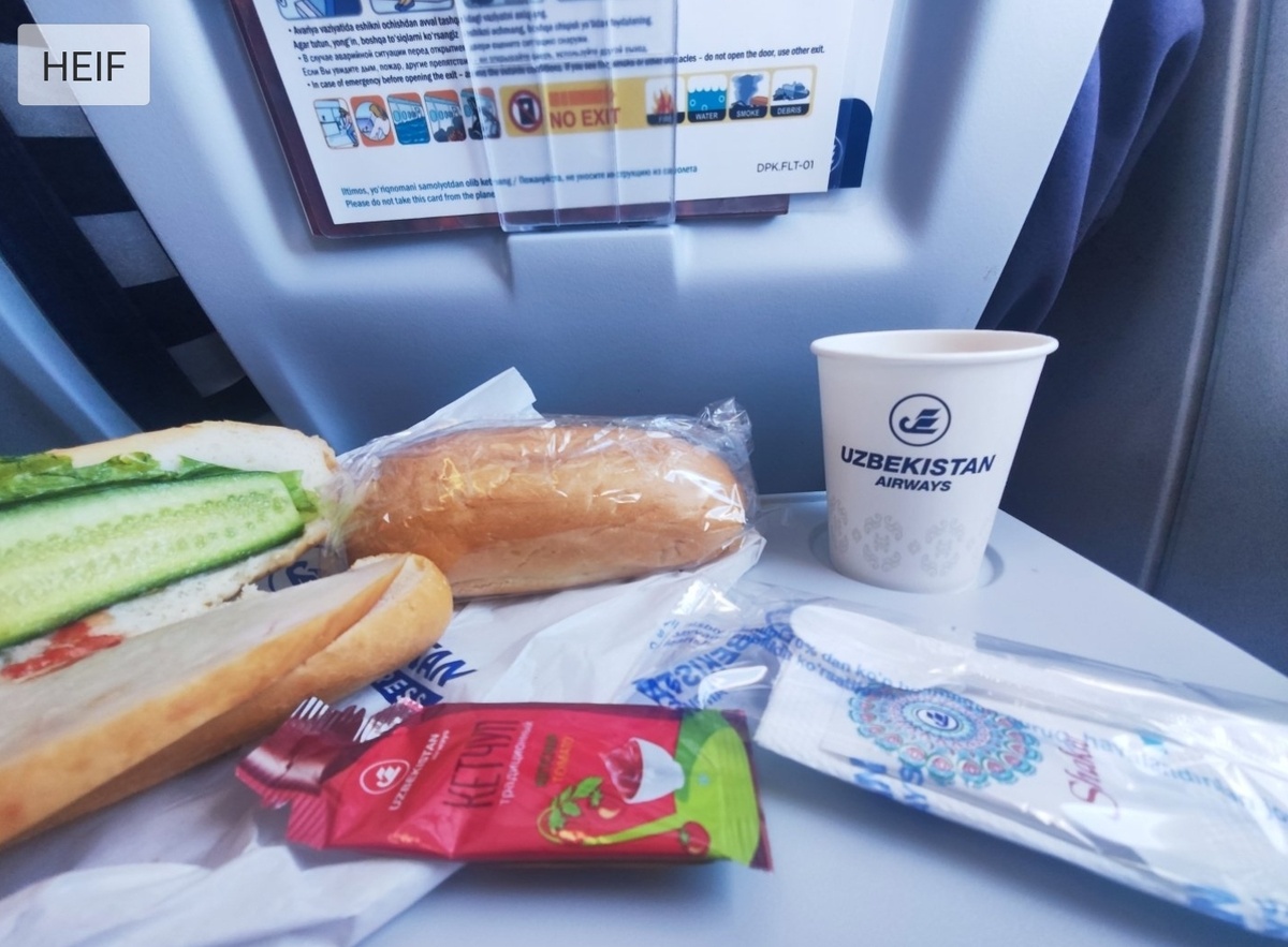 Перекус на рейсе Узбекских авиалиний