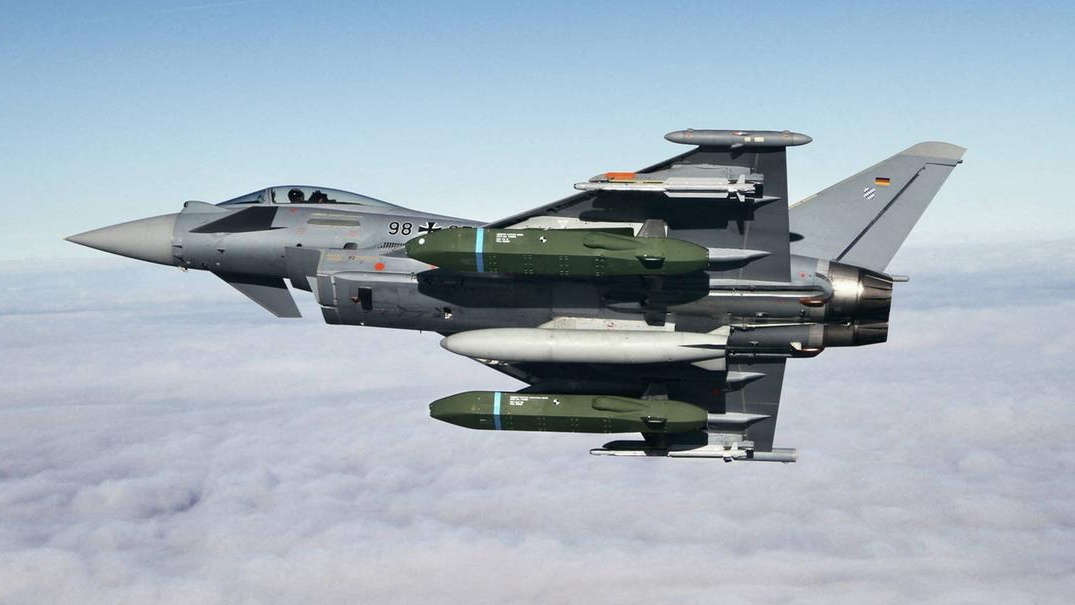 Истребитель Eurofighter ВВС Германии с парой крылатых ракет Taurus. Фото: MBDA Deutschand/ABACA/picture alliance