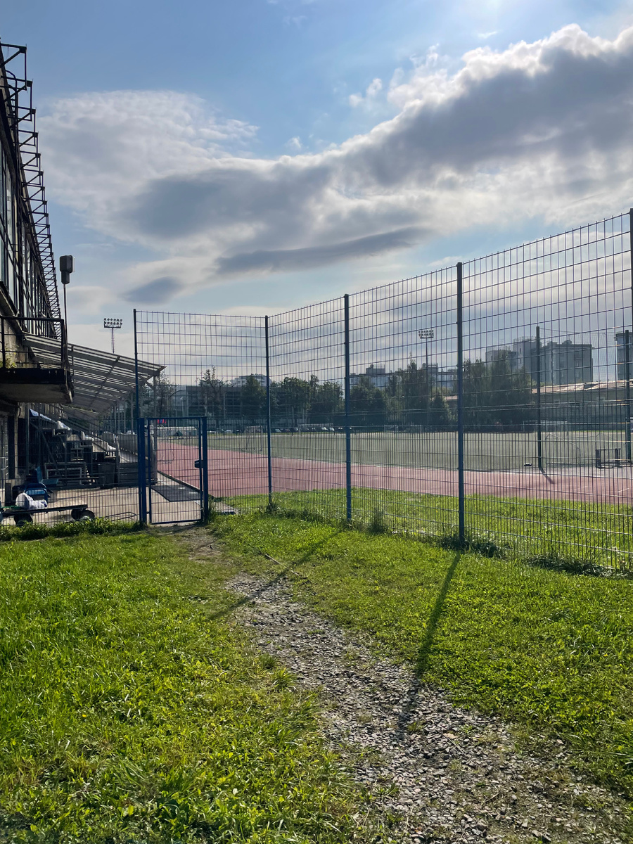 Это стадион и легкоатлетическое ядро