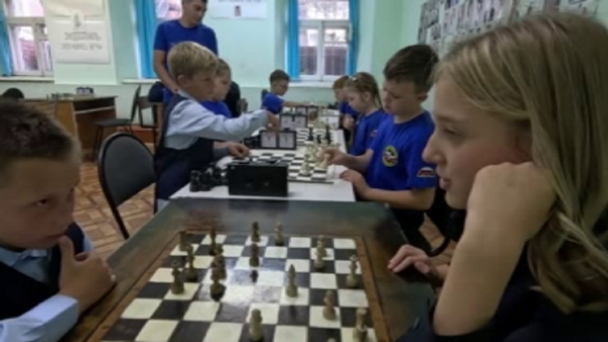    В Курске почти 600 обученных педагогов приступили к подготовке юных стратегов в шахматах