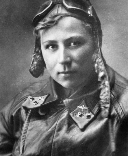 Одна против семерых. Легендарный таран Екатерины Зеленко. На СУ-2 против Юнкерсов и Мессершмиттов