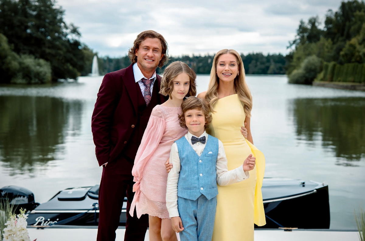 Павел Прилучный, Кристина Асмус, Виталия Корниенко и Степан Шевяков на съемках фильма «Холоп 3»