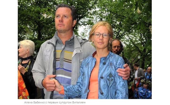 Чувствует вину перед первым мужем