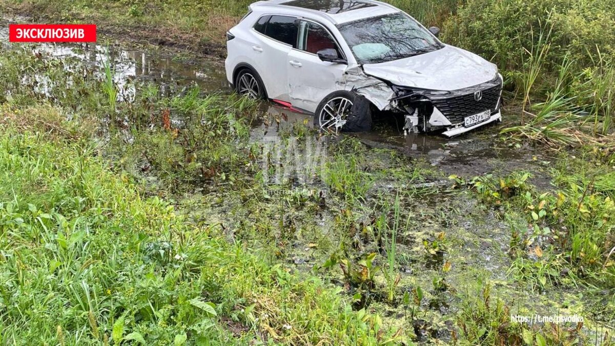 Авария в Островском районе
Фото: Telegram-канал «Псковская сводка. ПАИ»