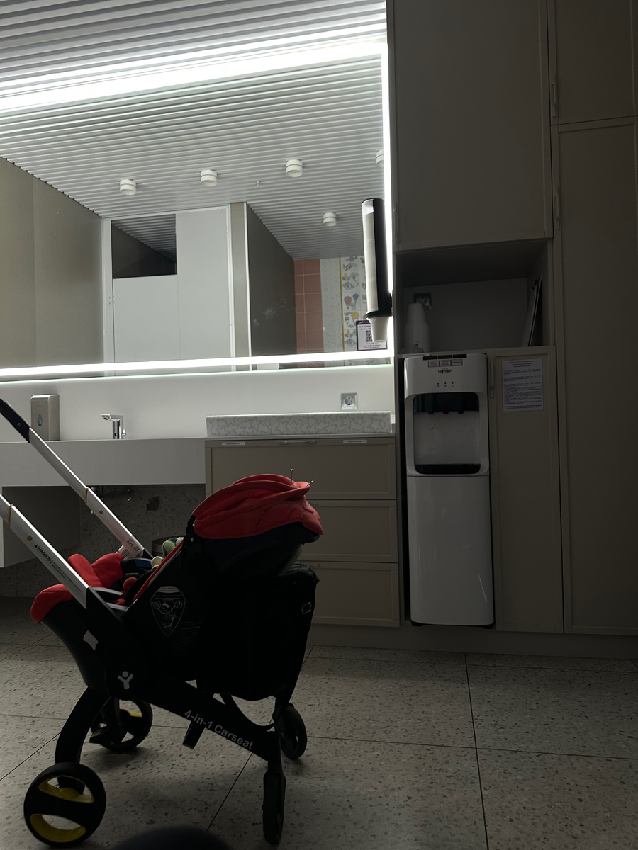 Комната «матери и ребенка» аэропорт Владивостока 