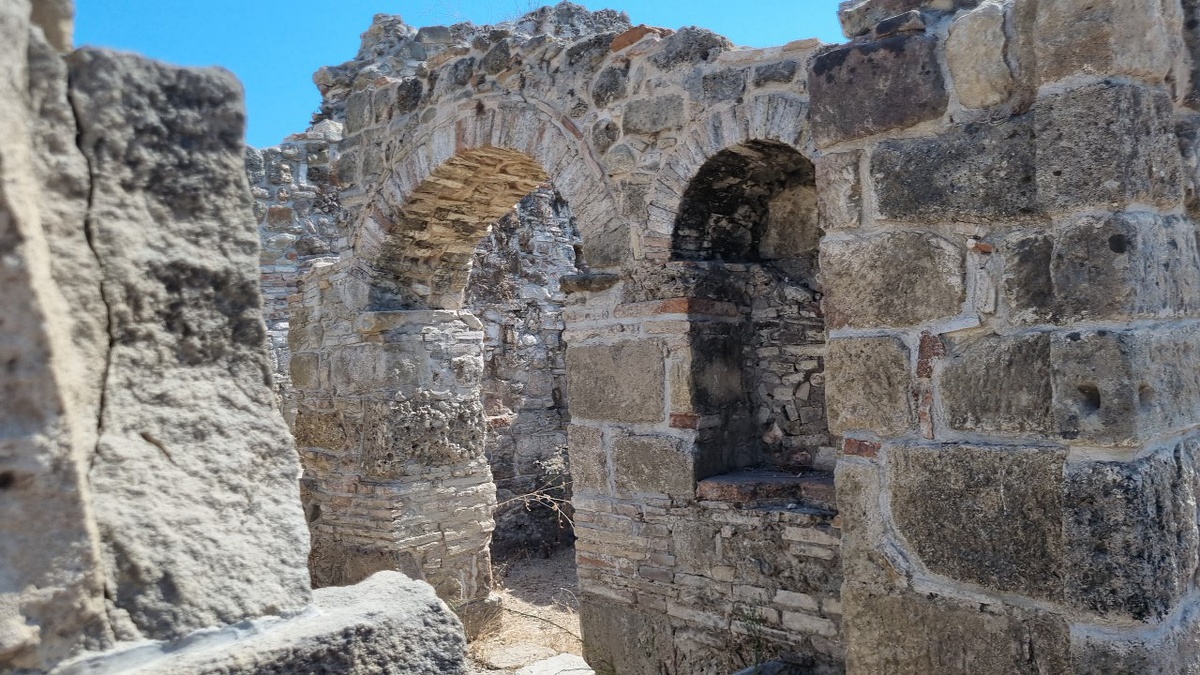 Дома древних греков, сохранившиеся в Старом Сиде