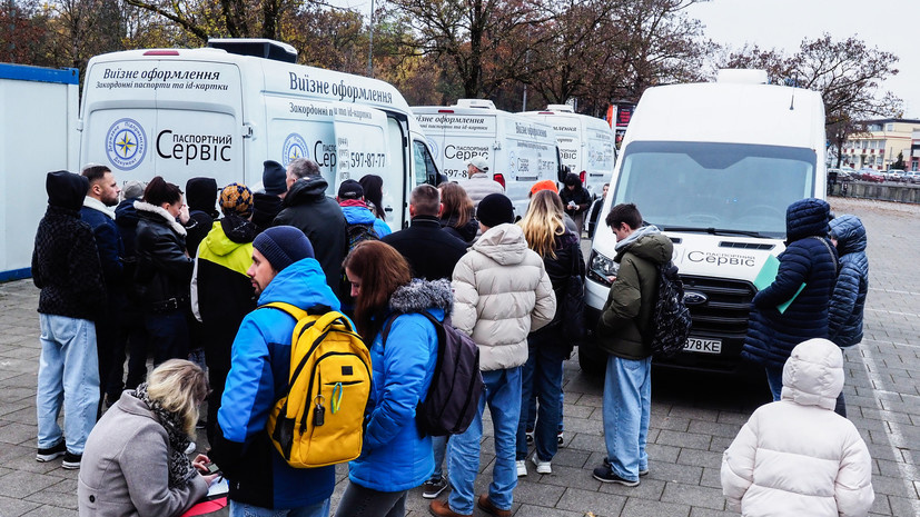     Украинские беженцы Gettyimages.ru Igor Golovniov / SOPA Images / LightRocket