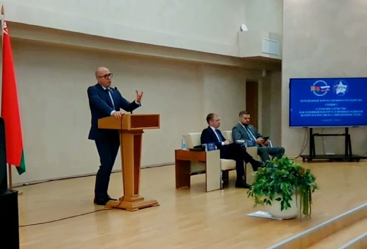 Член Комиссии Парламентского Собрания по молодежной политике, спорту и туризму Дмитрий Шевцов рассказал, как работал с детьми Донбасса Фото: кадр из видео