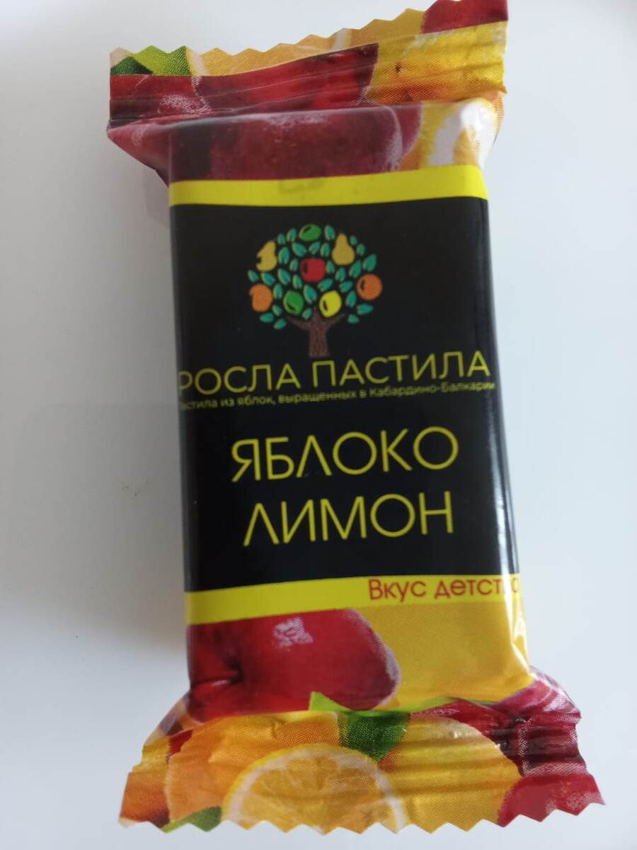 Очень яркая,  притягивающая взгляд,  обертка. Она еще и шелестящая.