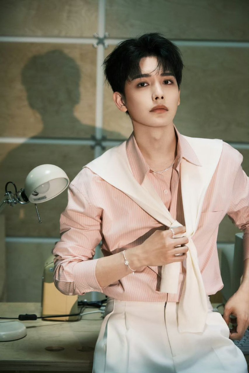 Актёр Ван Илунь, 29 лет...