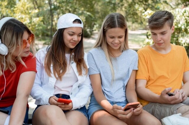    Современная молодёжь воспитывается в других условиях. Фото: ru.freepik.com