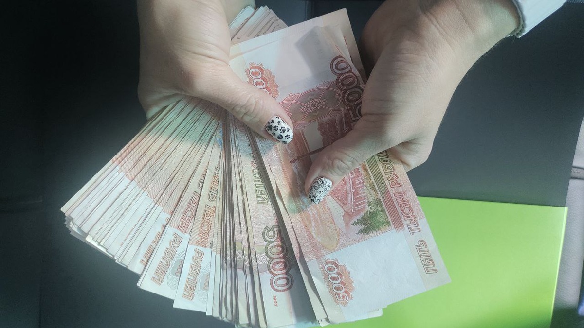     Студентка медуниверситета из Красноярска перевела мошенникам 9,9 млн рублей
