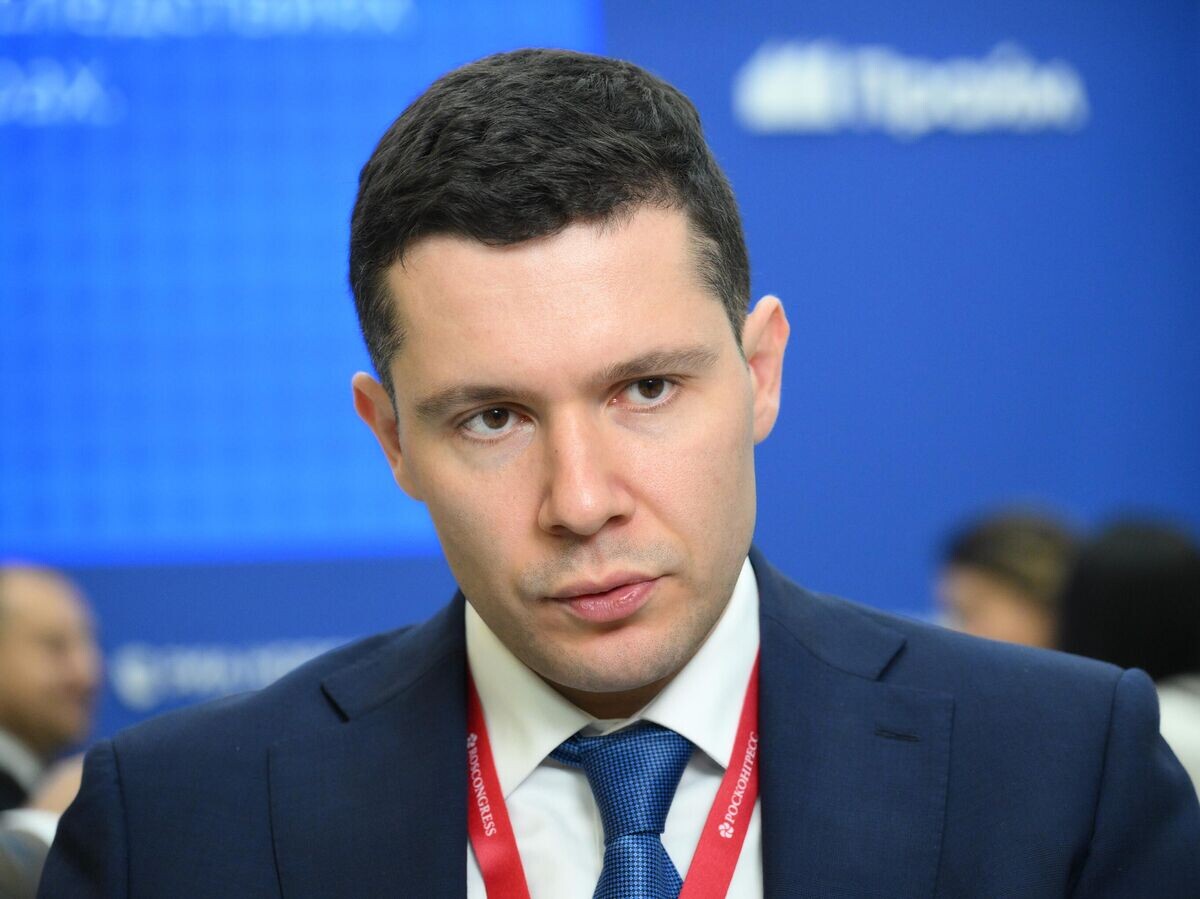    Министр промышленности и торговли РФ Антон Алиханов на ПМЭФ-2024© РИА Новости . Александр Кряжев