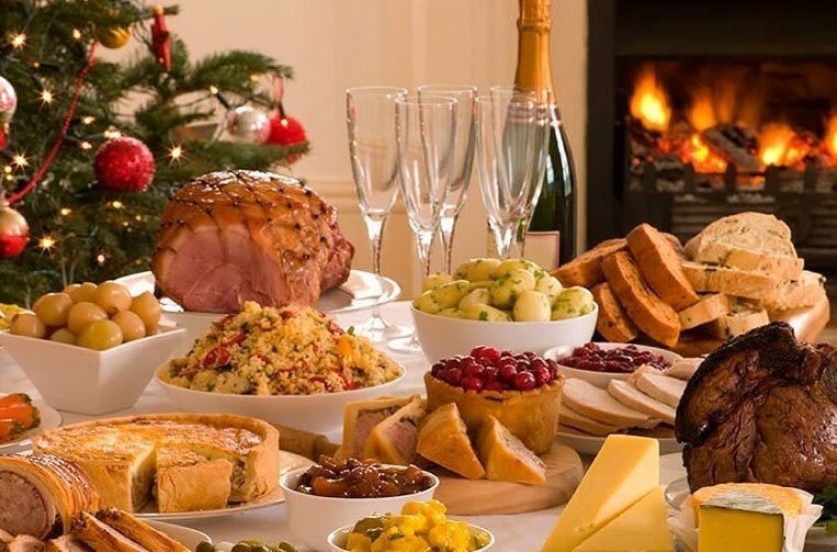 ЭВОЛЮЦИЯ НОВОГОДНЕГО СТОЛА: от селедки под шубой до устриц