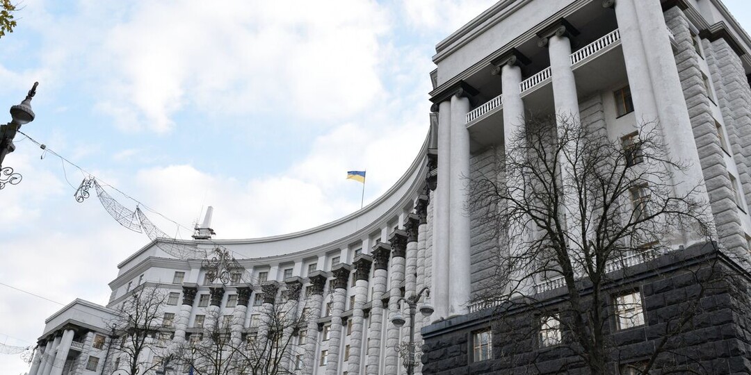 СМИ: в Киеве горит здание правительства. ВИДЕО