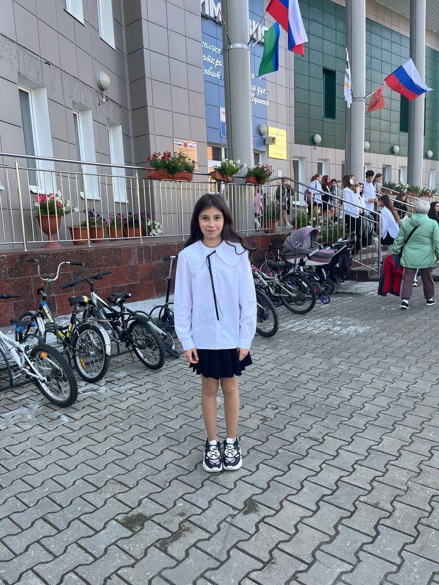 Фотографировала ее одноклассница 