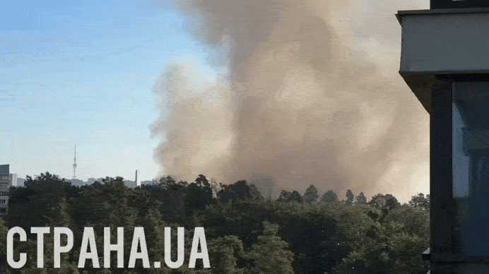    Киев тушат с воздуха