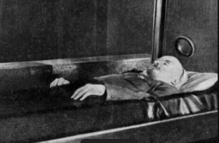 Посмертная «жизнь» Ленина: какие странные вещи происходили с мумией вождя