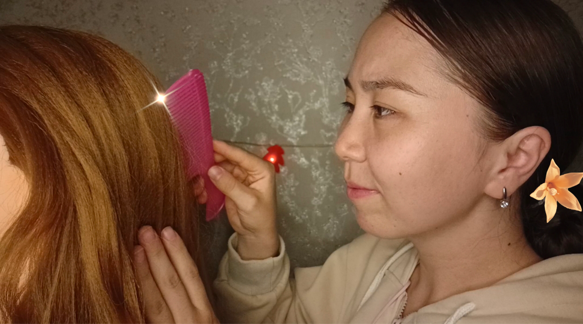 АСМР - Заботливая сестра Расчесывает твои волосы | Неразборчивый и нежный Шепот 🧡