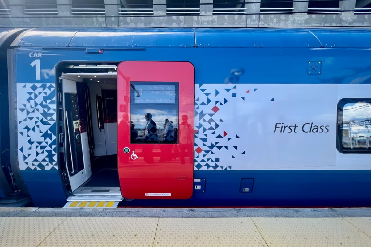 Вход в поезда Avelia Liberty от Alstom для США. Источник: Benji Stawski/Daily Drop