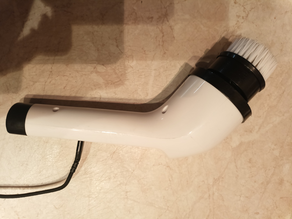 Фото автора. Стоит на зарядке. 