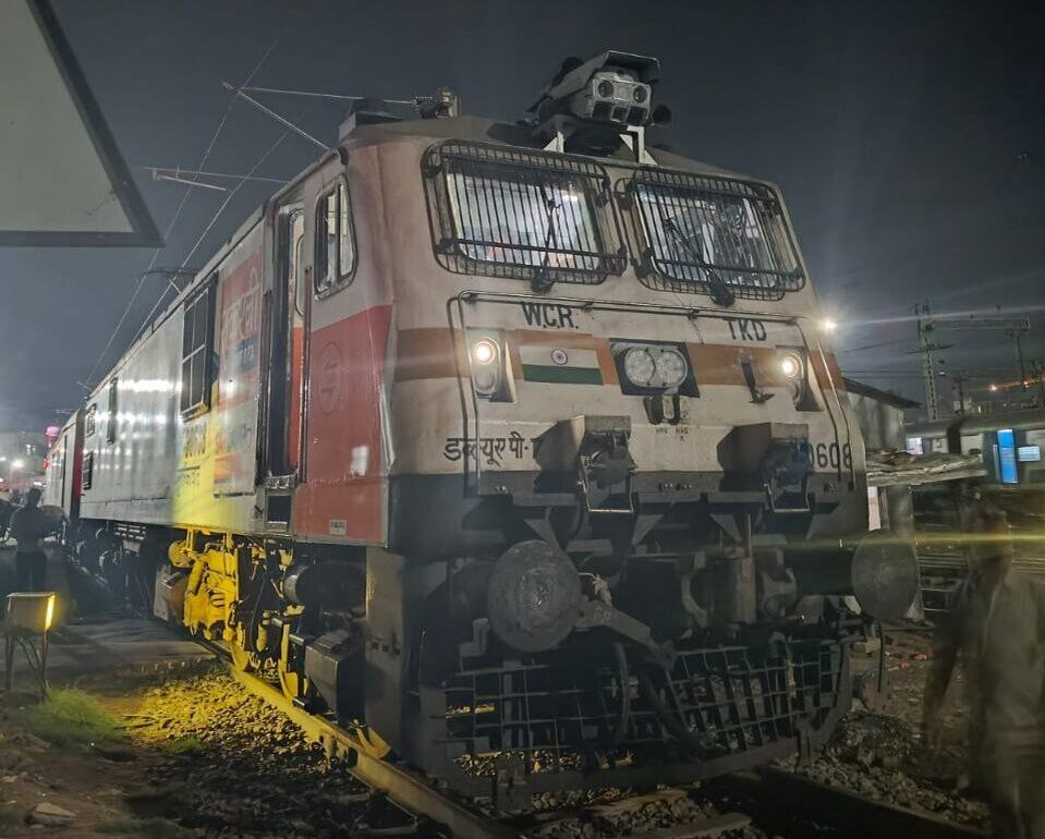 Электровоз серии WAP-7 в парке Indian Railways, оснащенный системой технического зрения от НИИАС. Источник: Павел Попов/НИИАС