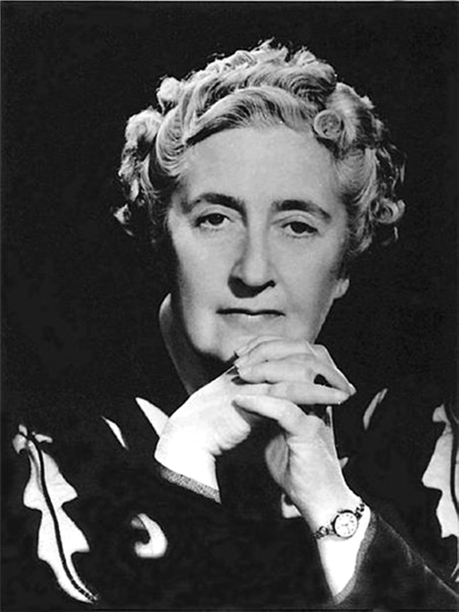 Агата Кристи (настоящее имя — Агата Мэри Кларисса Миллер (1890–1976)) — английская писательница, признанная "Королевой детектива"