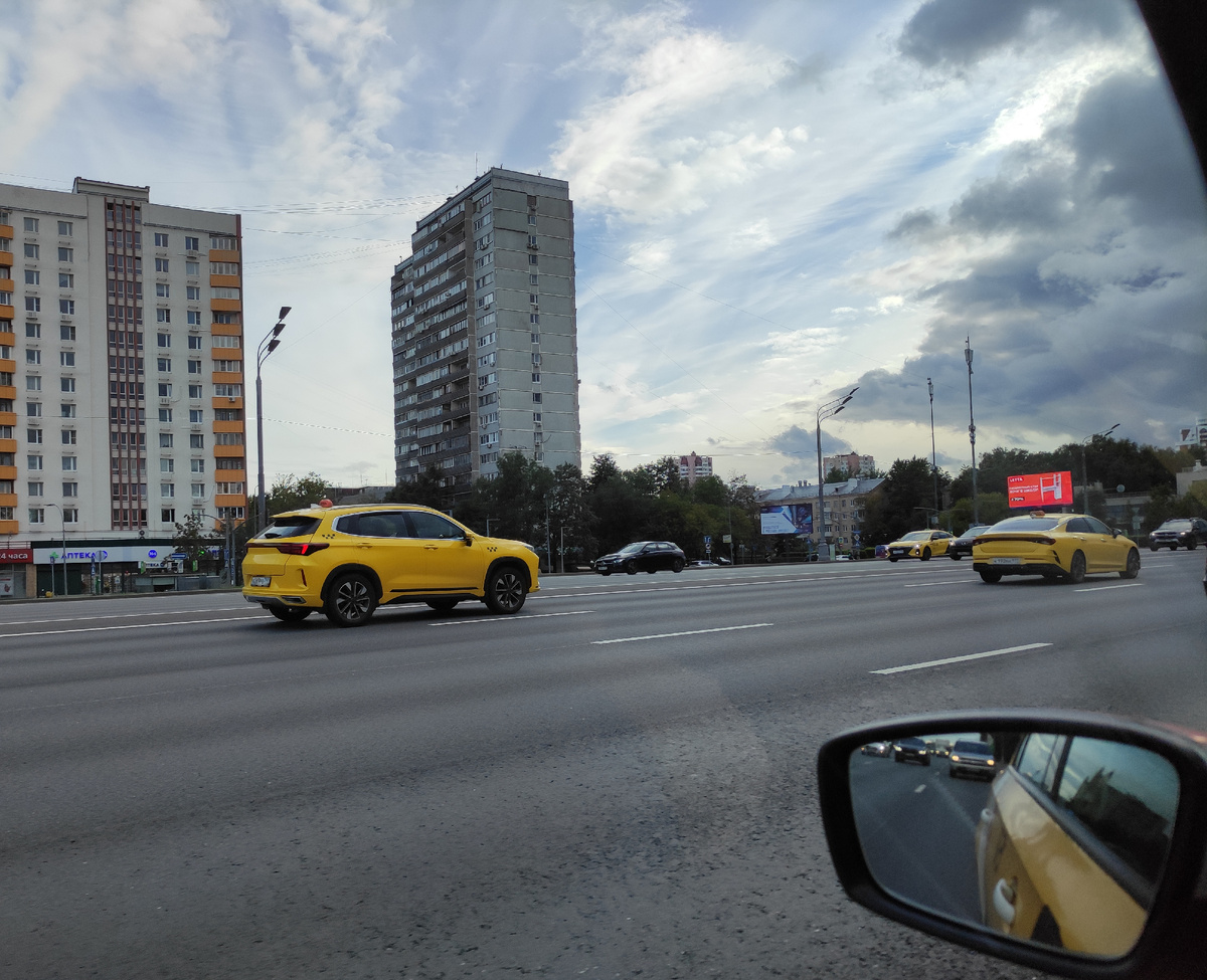 И жёстких пробок днём нет 