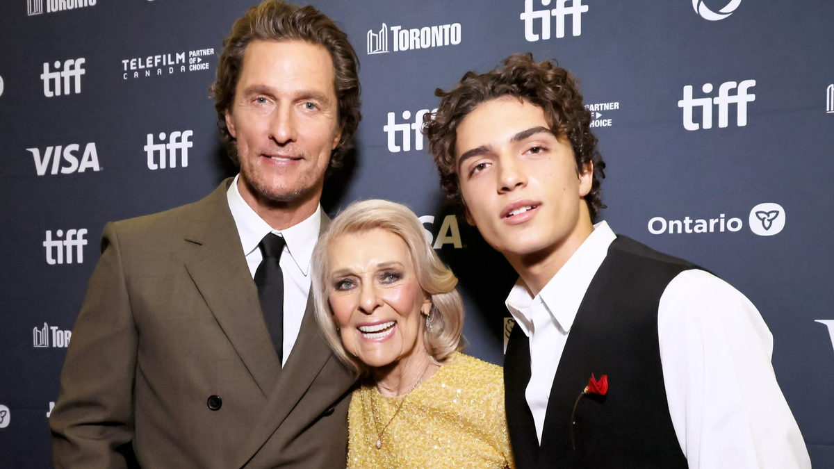    Мэттью Макконахи с мамой и сыном. Фото: Getty images