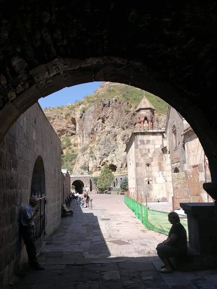 Главная площадь монастыря Гегард