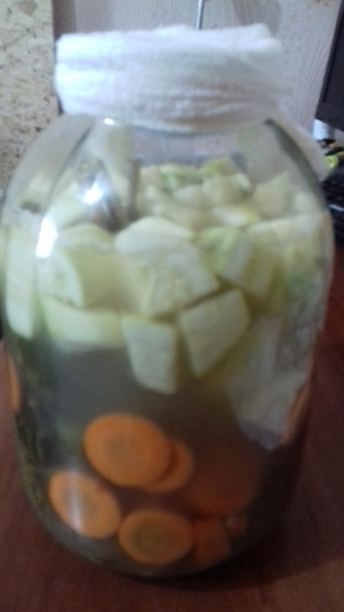 засолила кабачки. Фото автора.