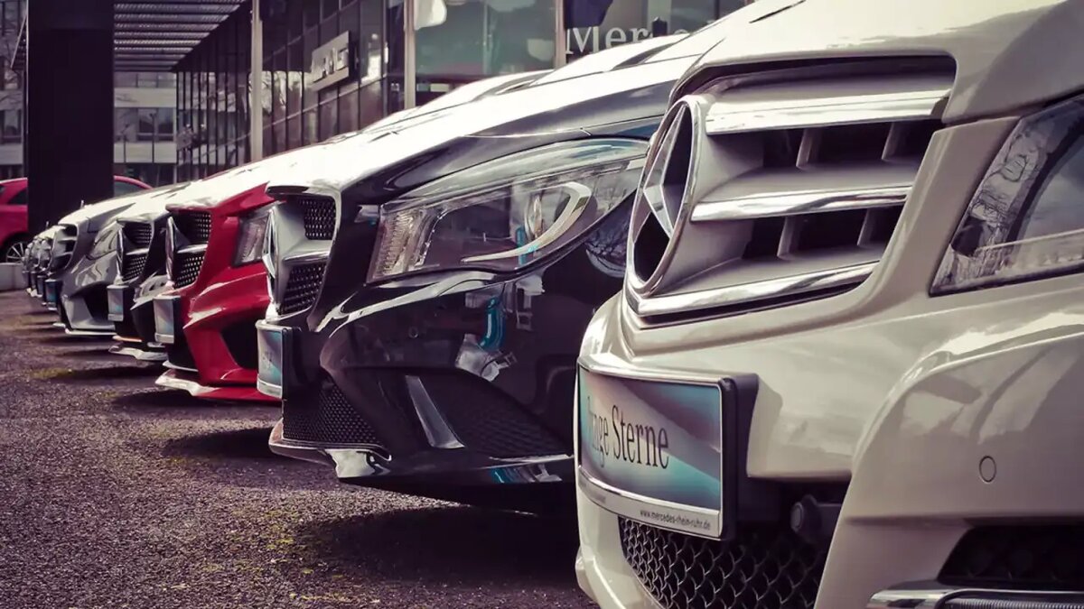    Автомобили.