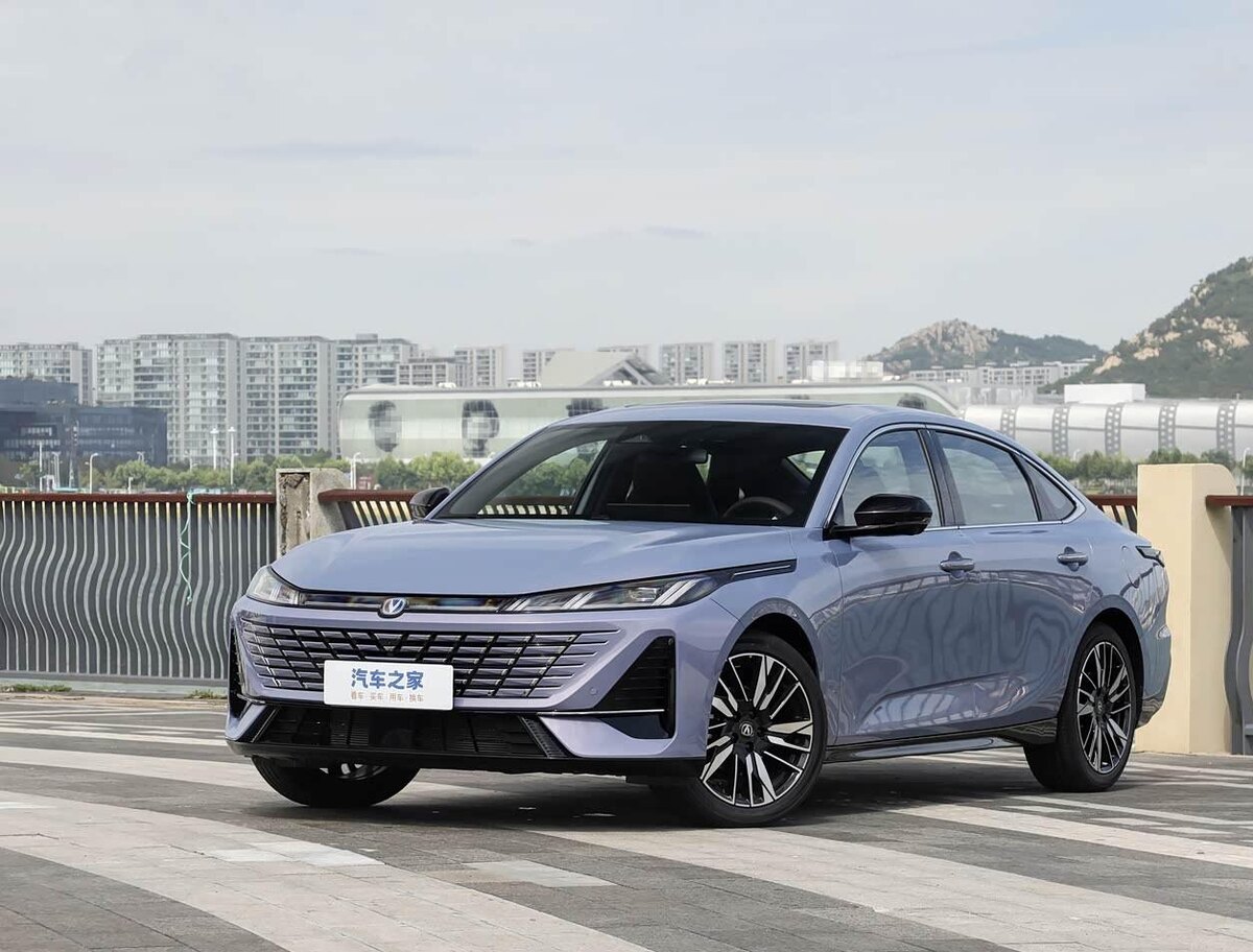 Новый седан Changan Eado (Yidong)