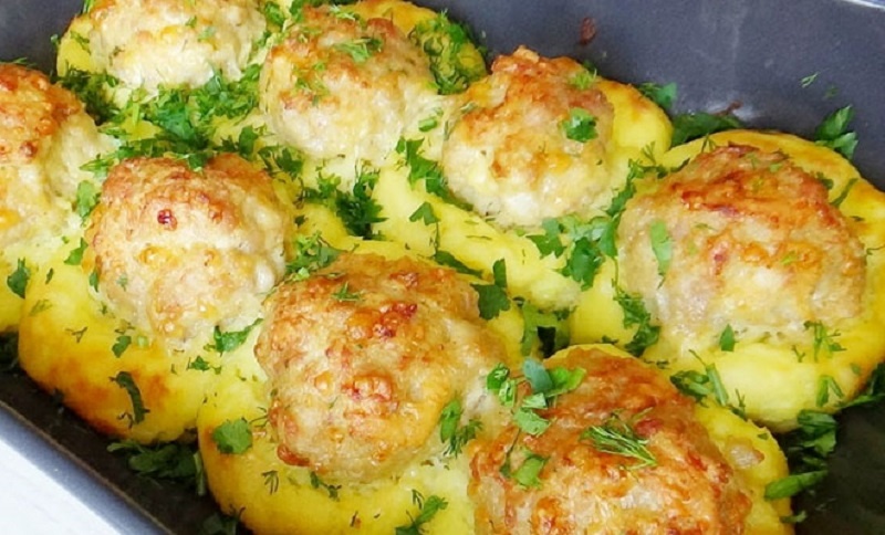 Биточки с картофельным гарниром: сытный и вкусный ужин без лишних хлопот