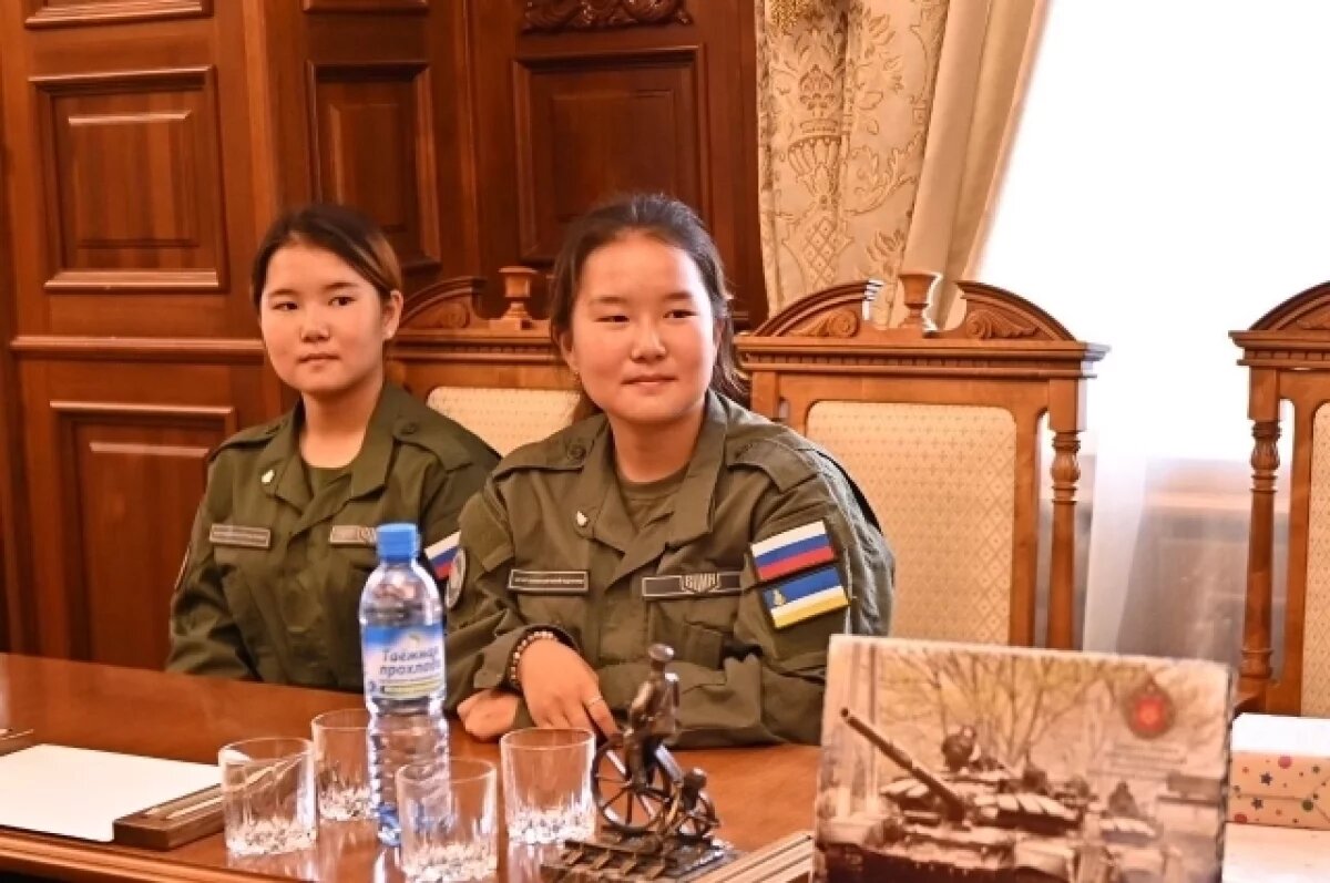    Рассказавшие Путину о своей мечте девушки из Бурятии прыгнут с парашютом