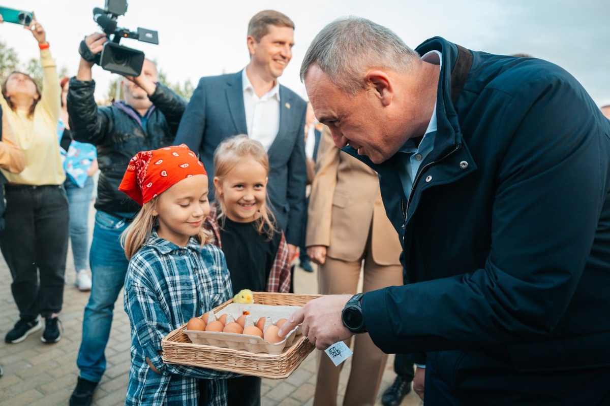    Губернатор ХМАО посетил выставку «Товары земли Югорской» в Сургуте