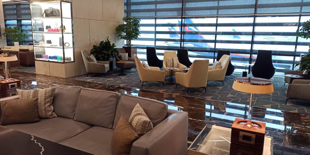 Где скоротать стыковку в Шереметьво (если есть деньги) и как выглядит закулисье аэропорта