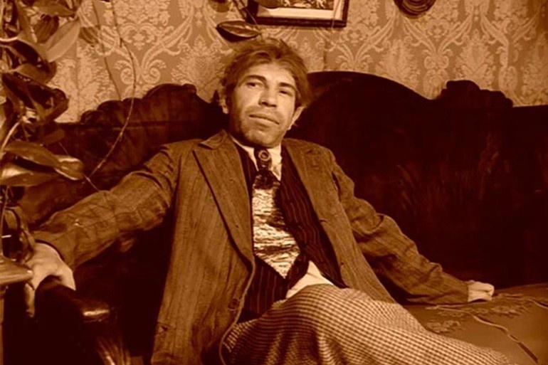 Полиграф Полиграфыч собственной персоной. Кстати, очень уважал слонов. Подпишитесь и вы на наш канал!