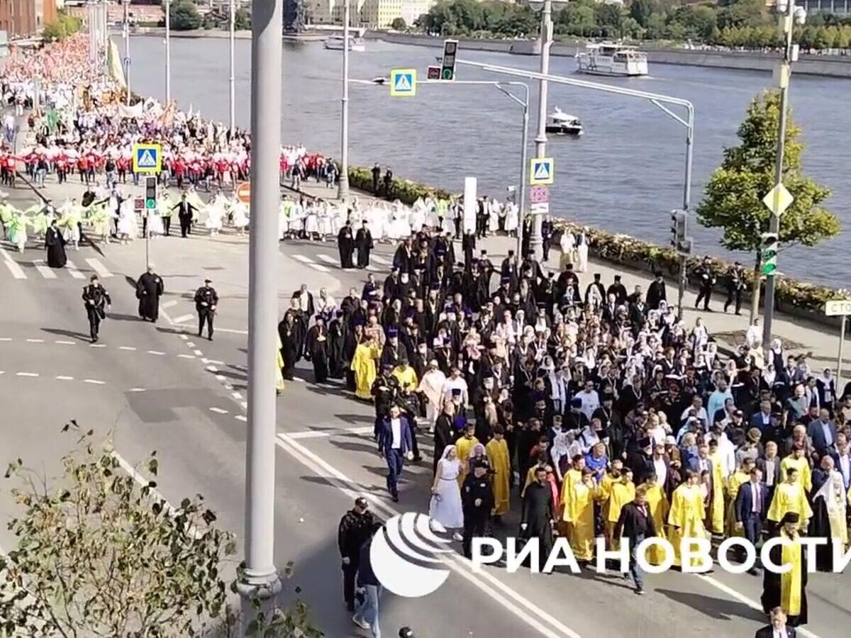    Общемосковский крестный ход, который возглавил патриарх Кирилл© РИА Новости