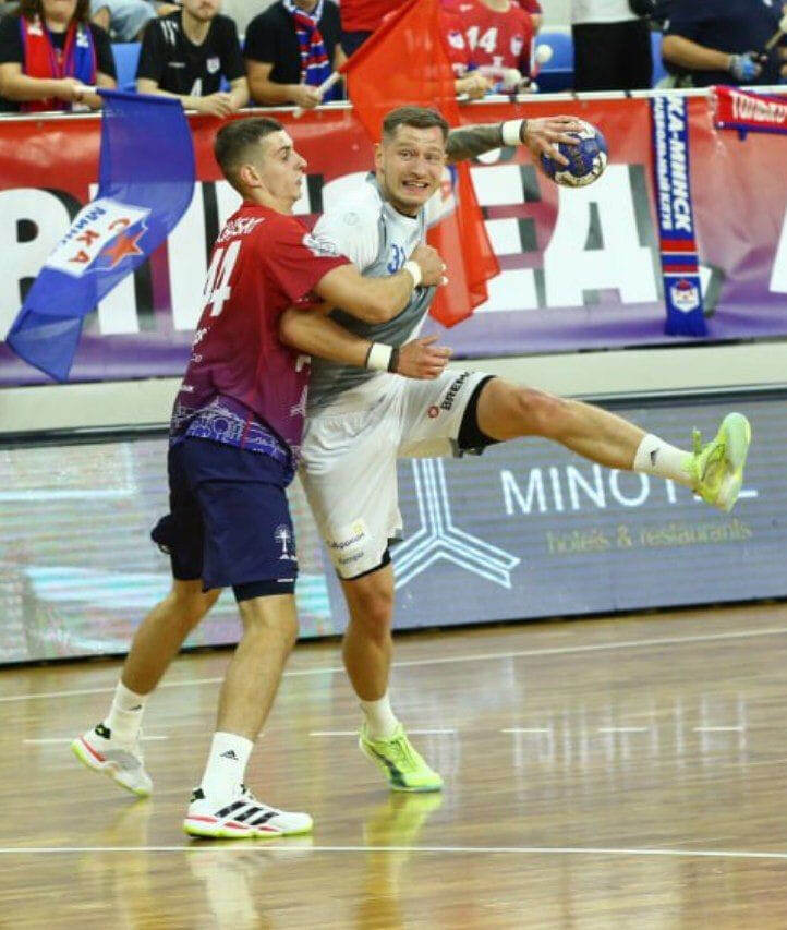    Николай Алёхин из БГК (справа) против Кирилла Рабчинского