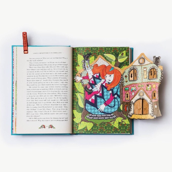 «Алиса в Стране чудес» и «Алиса в Зазеркалье» от Studio MinaLima. Фото с сайта: minalima.com