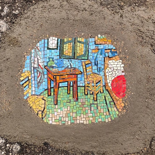 Мозаика латает выбоины