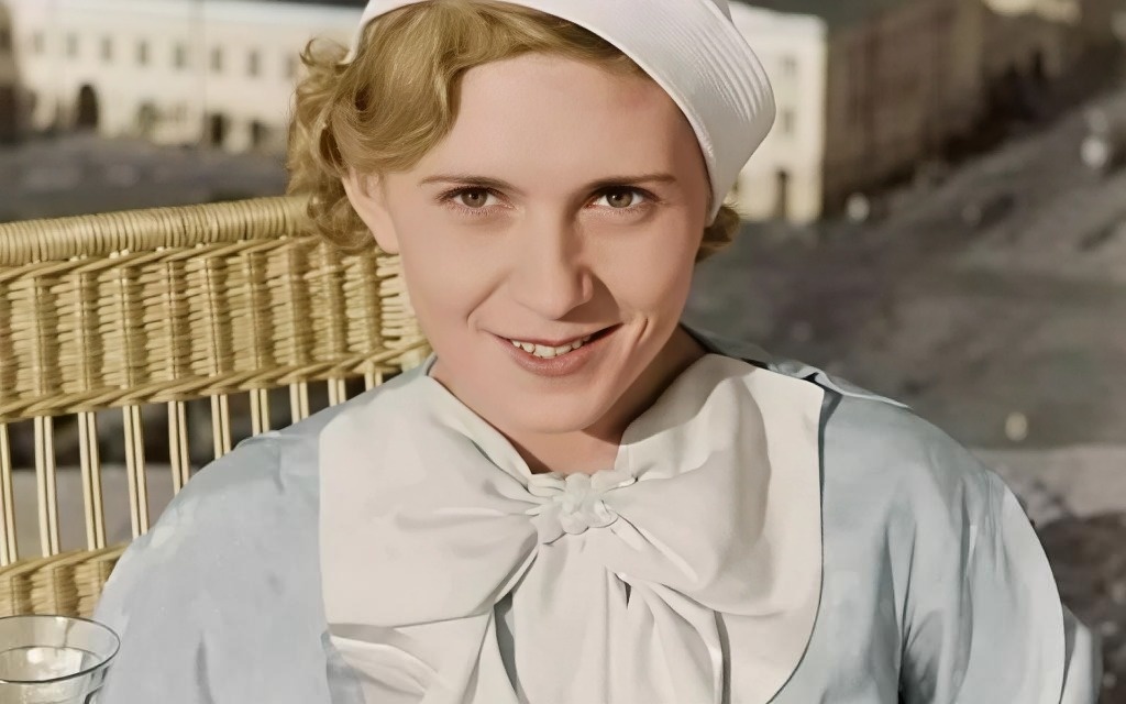 Евгения Константиновна Мельникова — советская актриса театра и кино