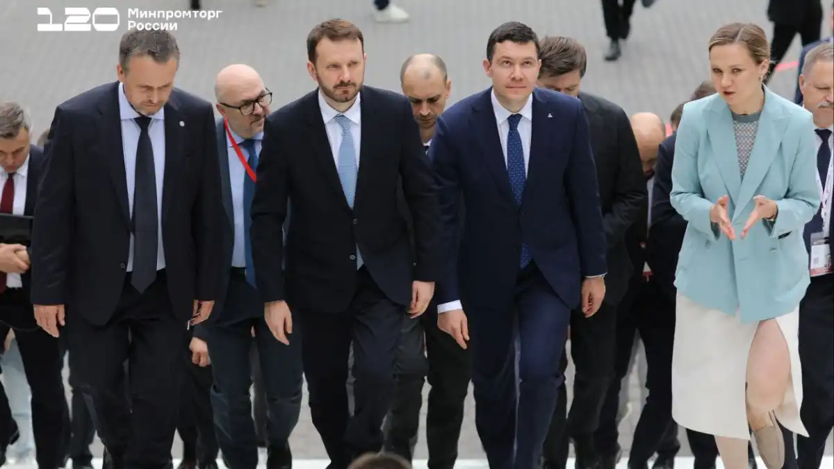 Фото: telegram-канал Минпромторга РоссииАнтон Алиханов: «Главный двигатель отрасли – это новые разработки и новые сценарии применения БПЛА»